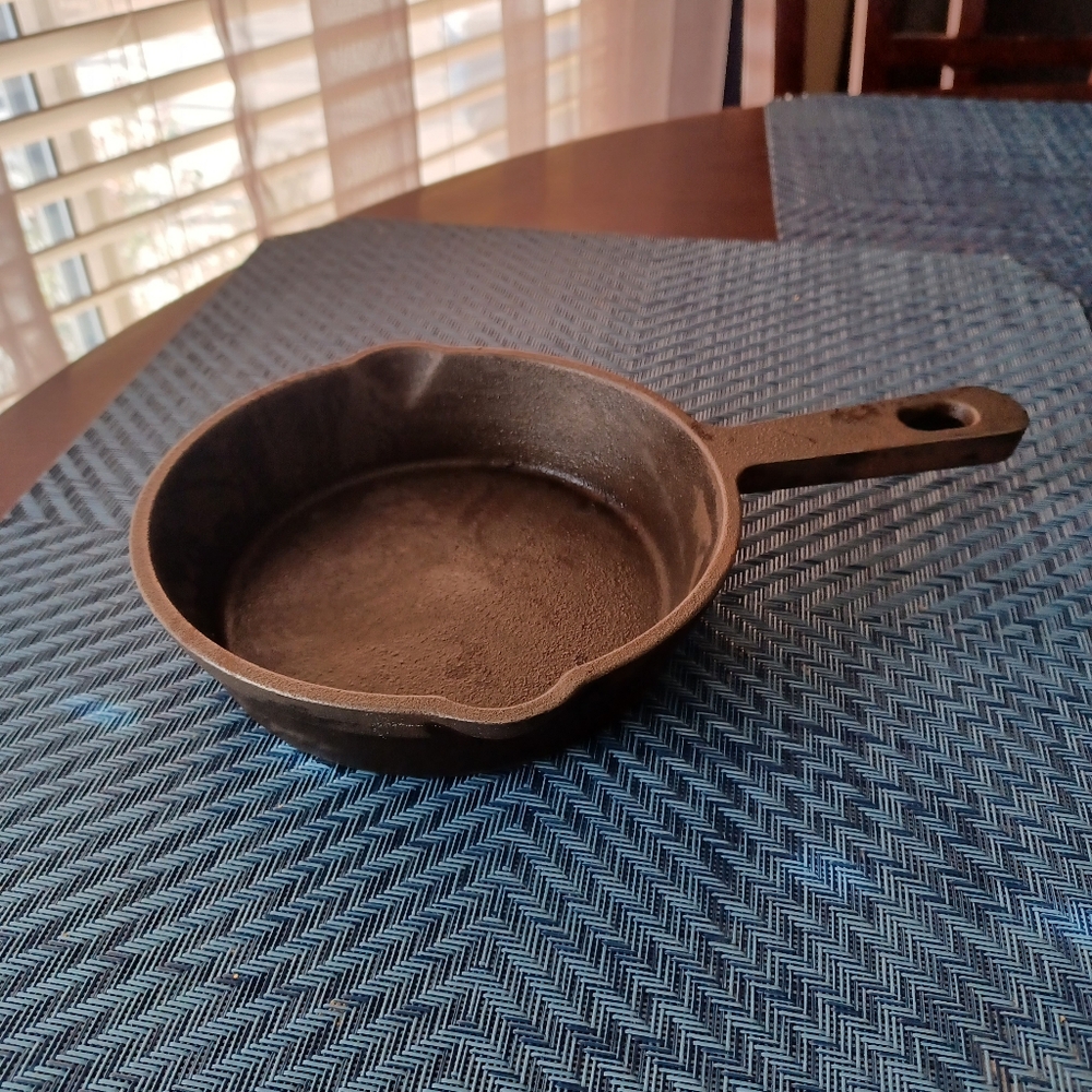 Crofton 6" cast iron pan